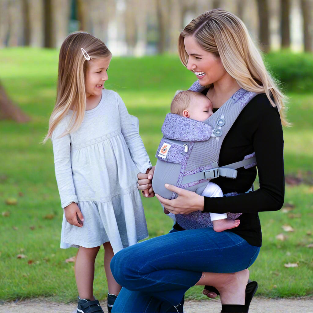 porte bébé breathbabybag mauve lavande pour maman et bébé 